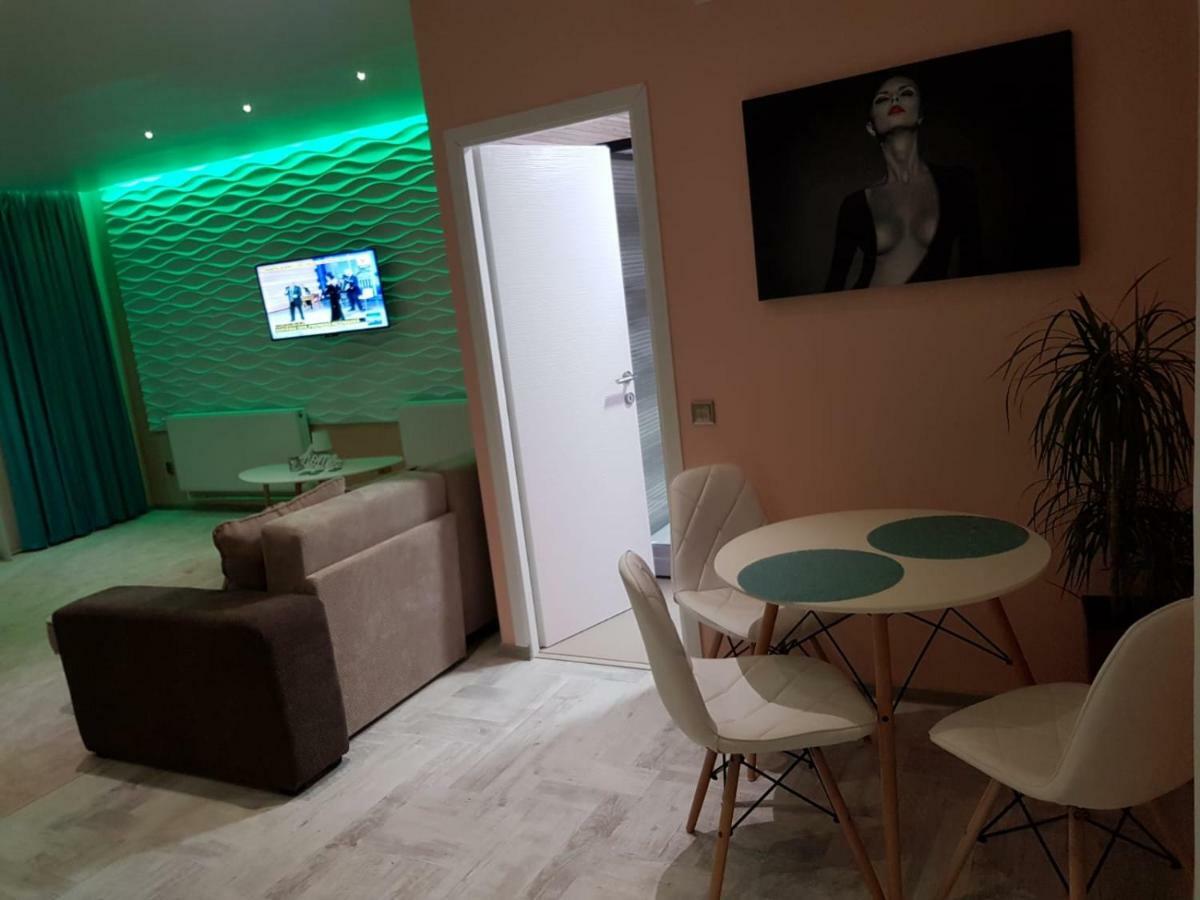 Târgu Jiu Art Boutique Central מראה חיצוני תמונה