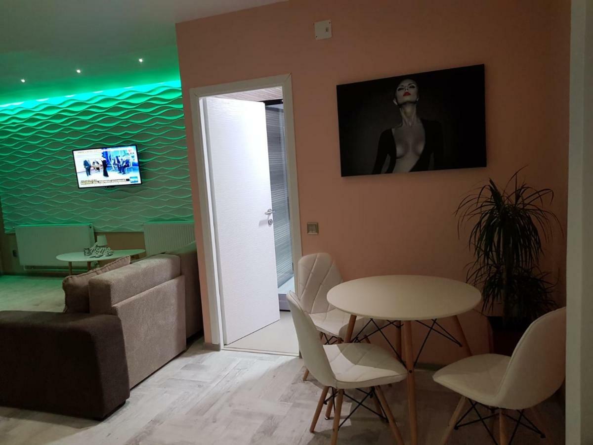 Târgu Jiu Art Boutique Central מראה חיצוני תמונה